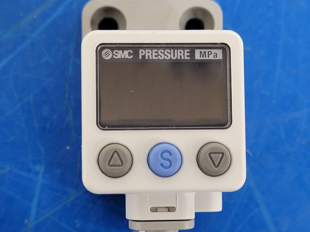 Lot of 4x SMC ZSE40F-C6-62L Digital Pressure Switch PNP -100~100kPa ISE40A-C-T