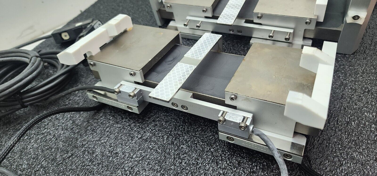Lot of 2 Lika Linear Magnet Motor Adjustable Width Grabber SMI5RL13 Encoder 1-3"