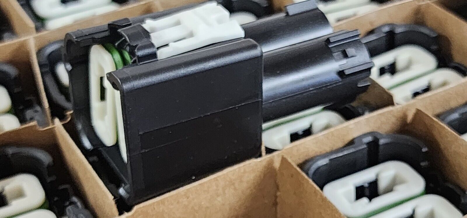 Aptiv Delphi Automotive Power Connector 2 Way POWERPACK LV1000 Case of 192