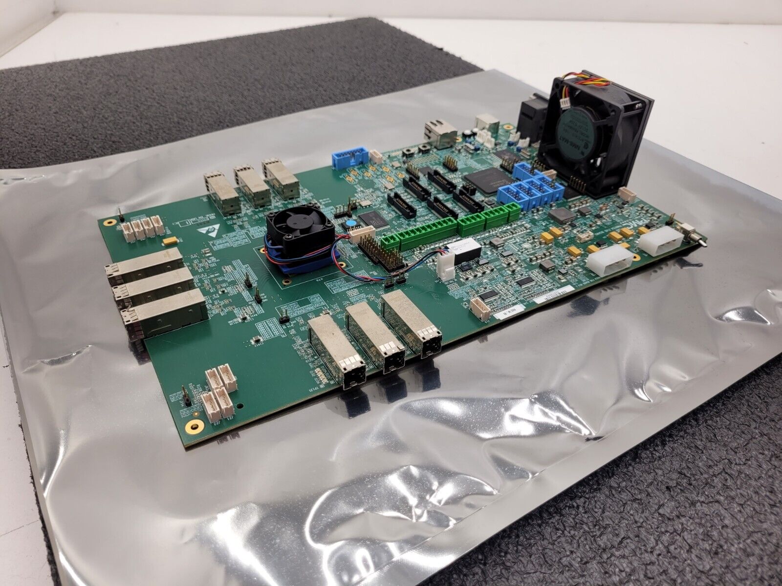 Microchip Technology PM8054 SXP 36x12G SAS Expander Developement Board