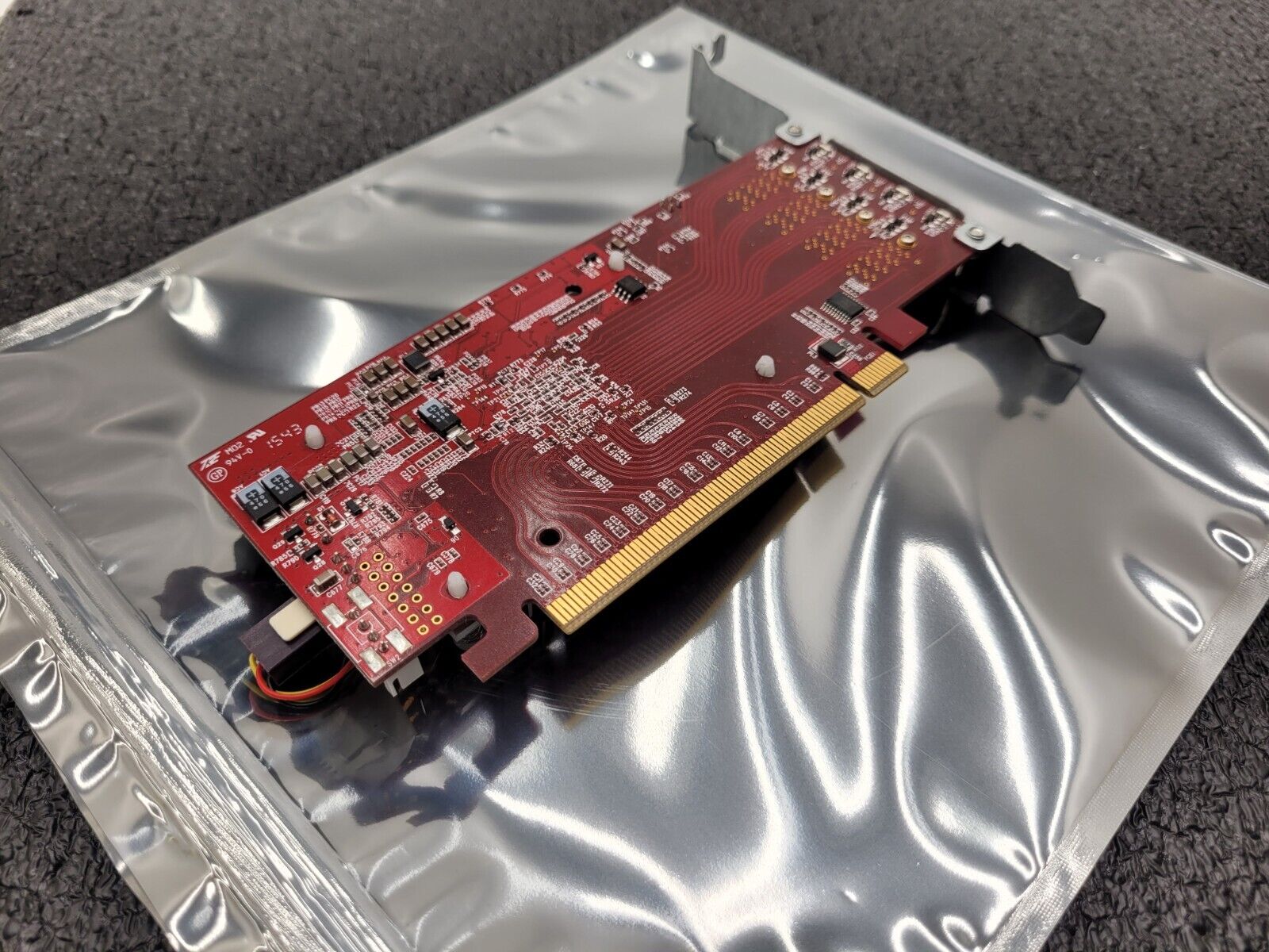 Ultran UT_P304E PCIe x16 half-height mini-SAS HD SFF-8644 x4 HBA SAS Expander