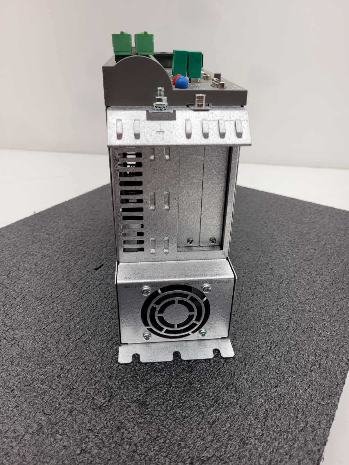 Schneider Electric ELAU PacDrive C600 C600/10/1/1/1/10 VCA09AAAA0AA00 NOS
