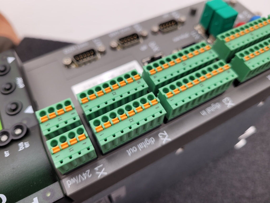 Schneider Electric ELAU PacDrive C600 C600/10/1/1/1/10 VCA09AAAA0AA00 NOS