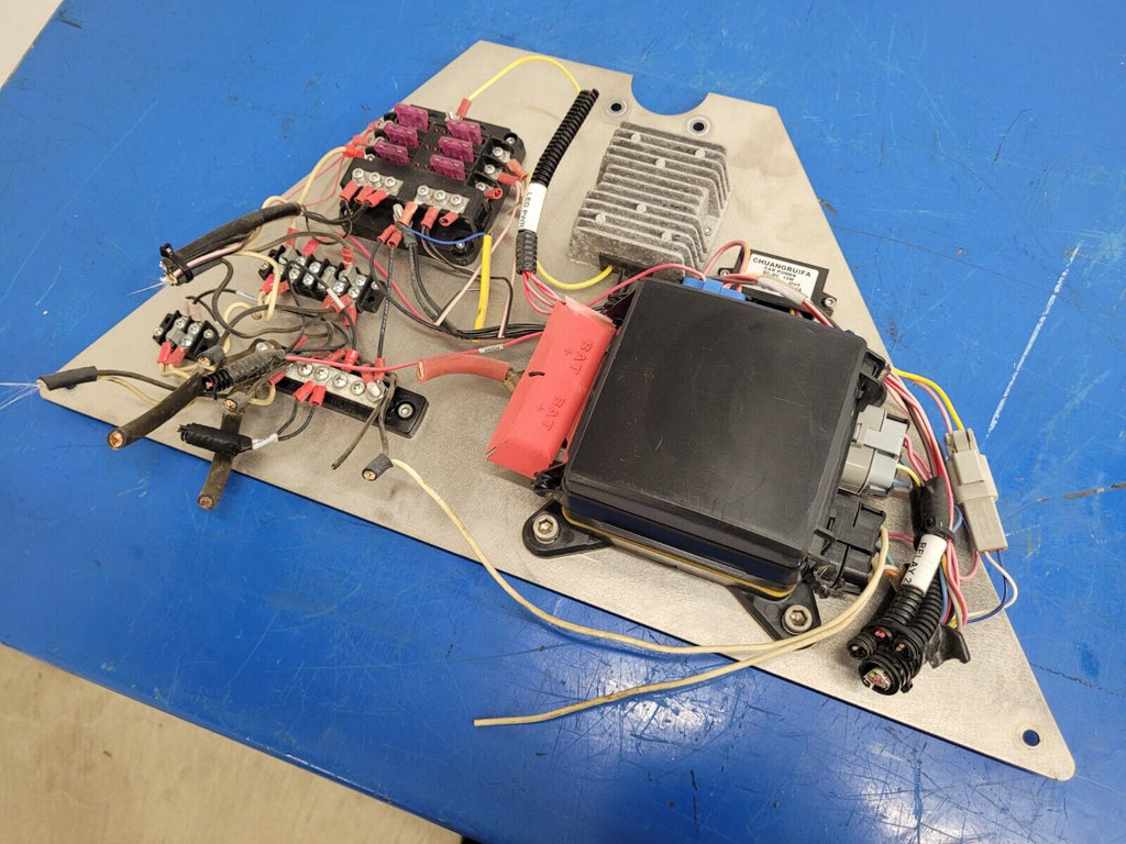 Eaton 31S-002-0 12VDC Power Distribution Module Fuse Relay Holder System G