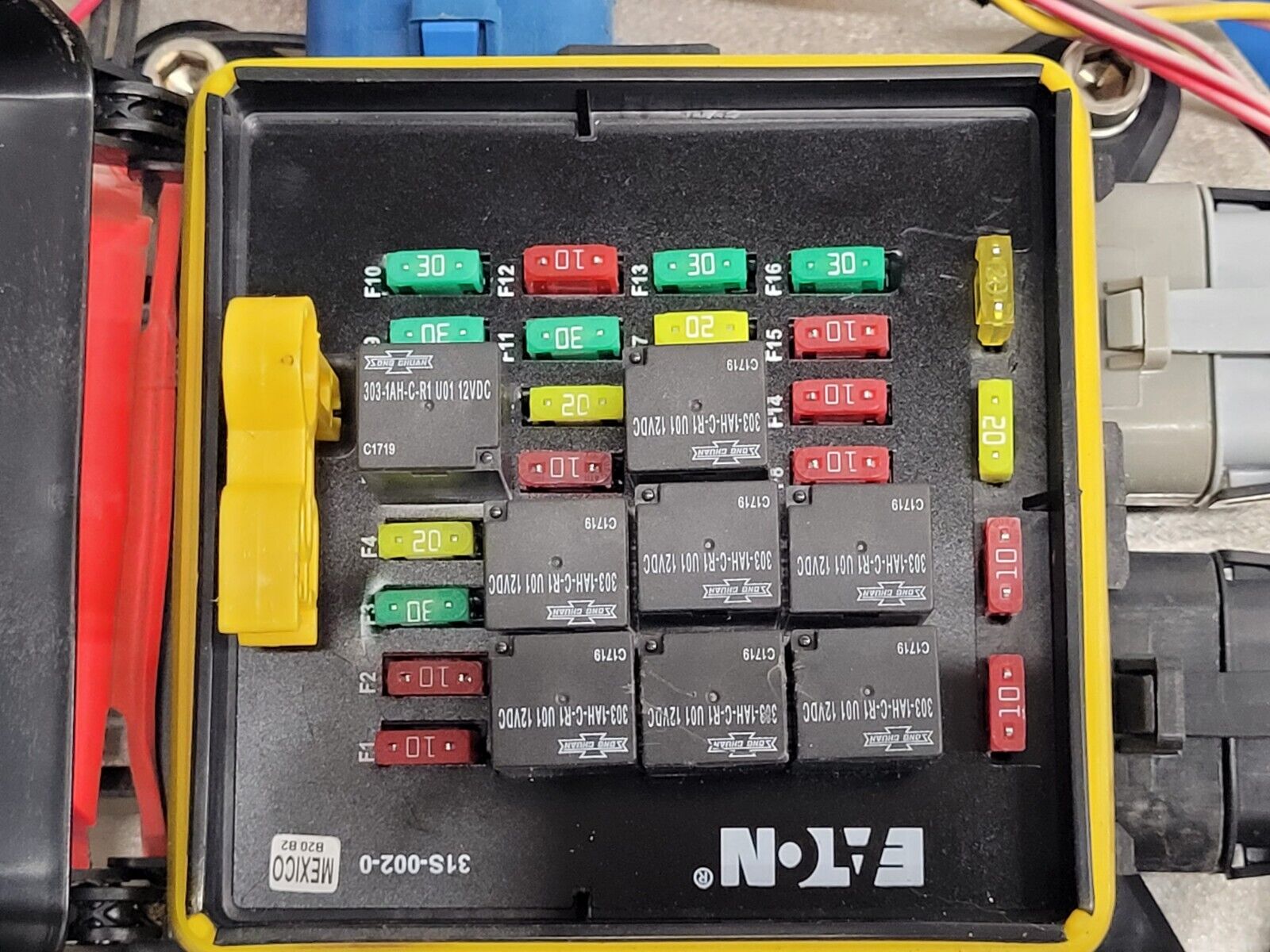 Eaton 31S-002-0 12VDC Power Distribution Module Fuse Relay Holder System G