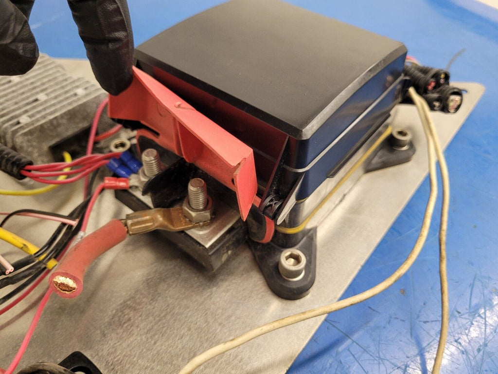 Eaton 31S-002-0 12VDC Power Distribution Module Fuse Relay Holder System G