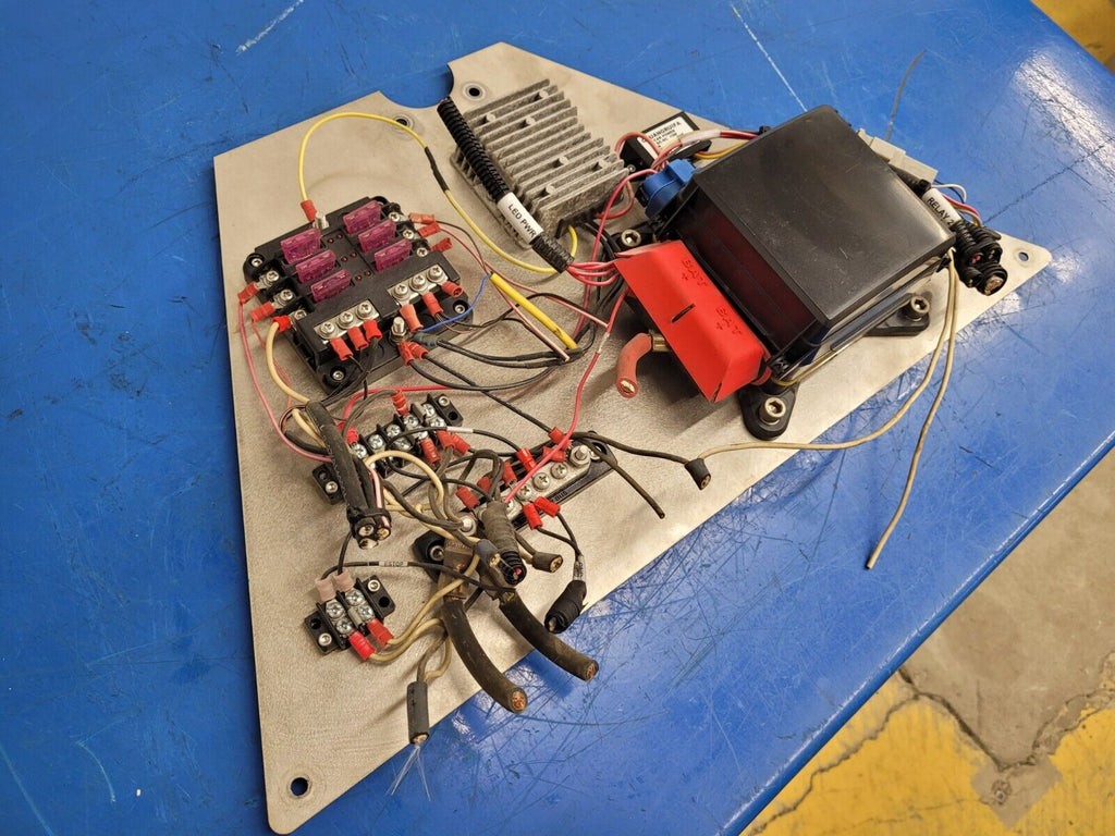 Eaton 31S-002-0 12VDC Power Distribution Module Fuse Relay Holder System G