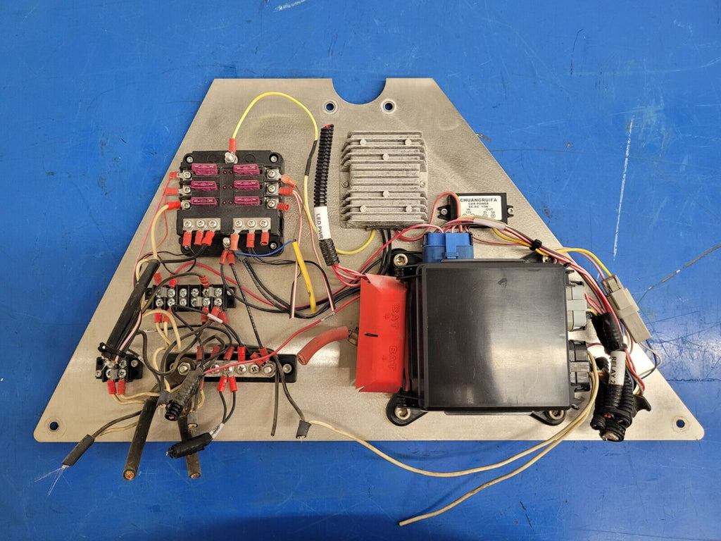 Eaton 31S-002-0 12VDC Power Distribution Module Fuse Relay Holder System G
