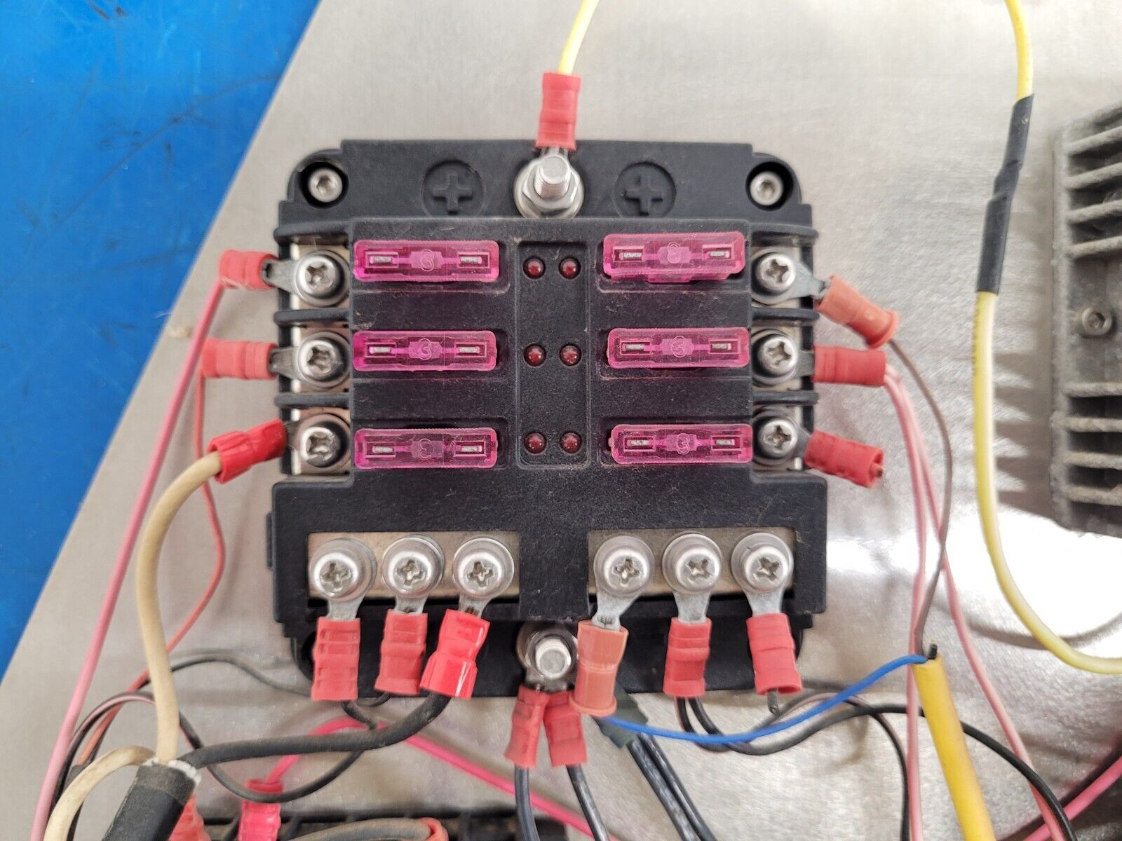 Eaton 31S-002-0 12VDC Power Distribution Module Fuse Relay Holder System G