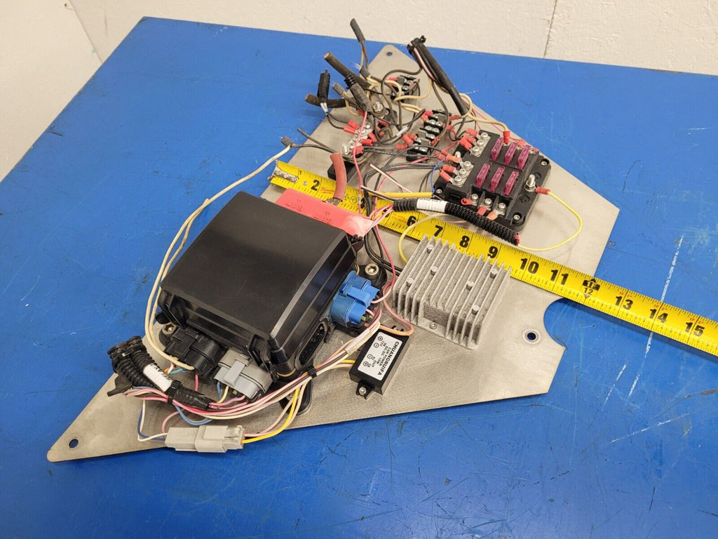 Eaton 31S-002-0 12VDC Power Distribution Module Fuse Relay Holder System G