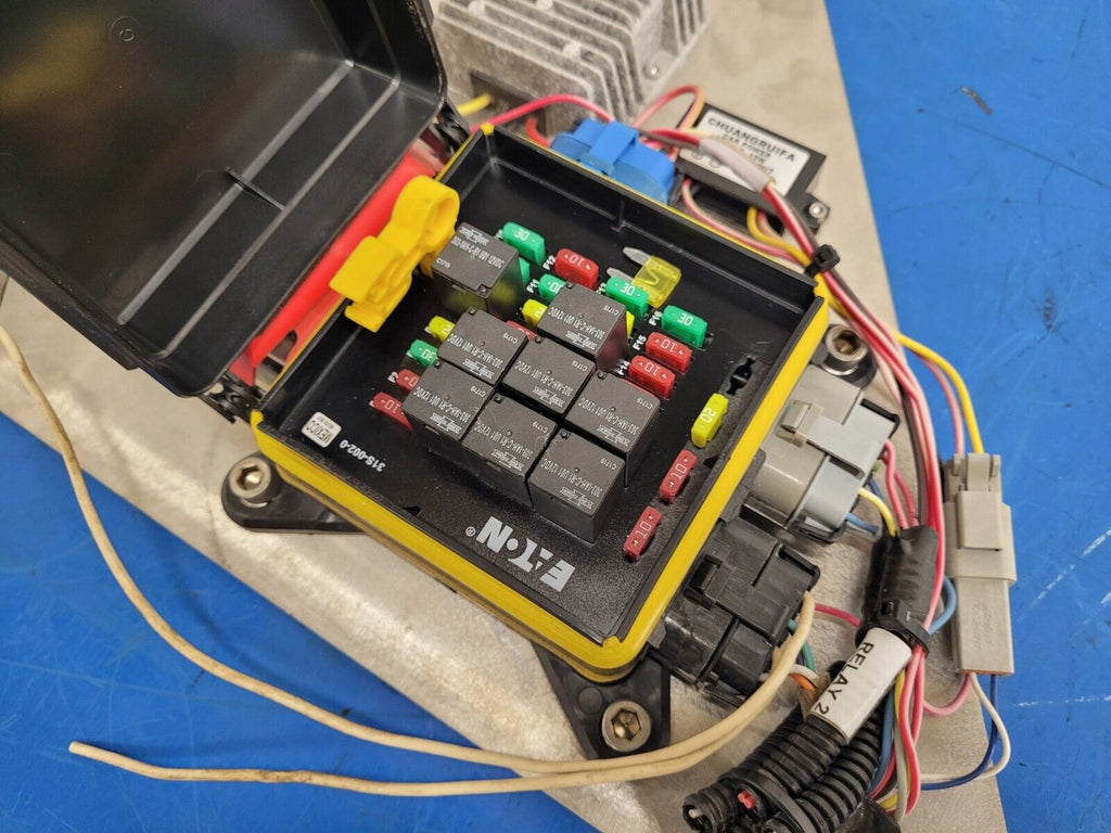 Eaton 31S-002-0 12VDC Power Distribution Module Fuse Relay Holder System G