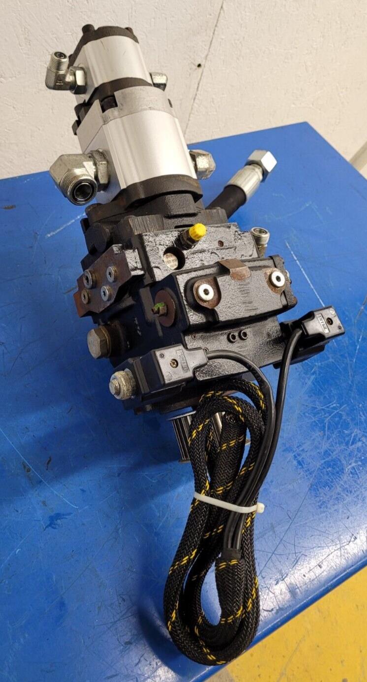 Poclain Hydraulics B47581S 3x Hydraulic Pump Stack CCW Rotation Unit F