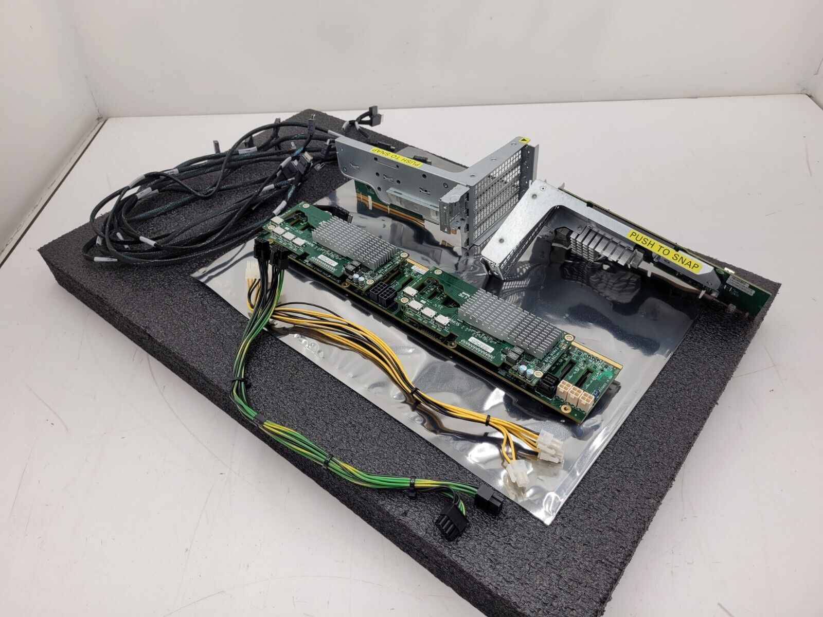 Supermicro BPN-NVME3-216EB 2x BPN-NVME3-216EL 24x NVMe 2U Backplane Plus Risers