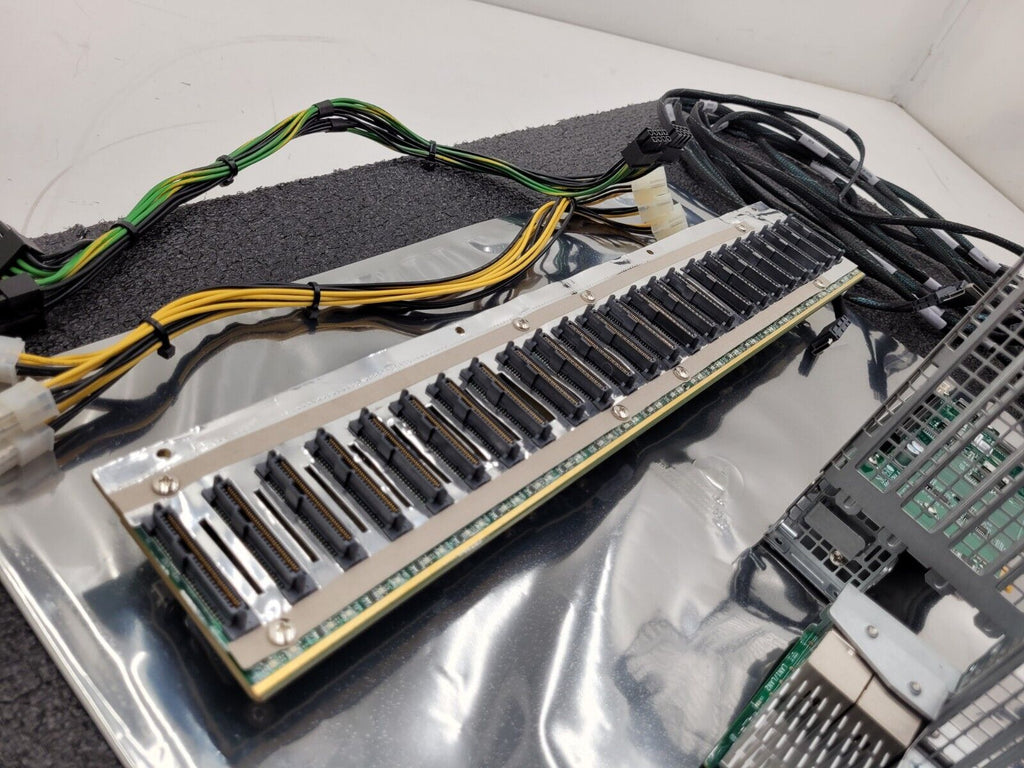Supermicro BPN-NVME3-216EB 2x BPN-NVME3-216EL 24x NVMe 2U Backplane Plus Risers