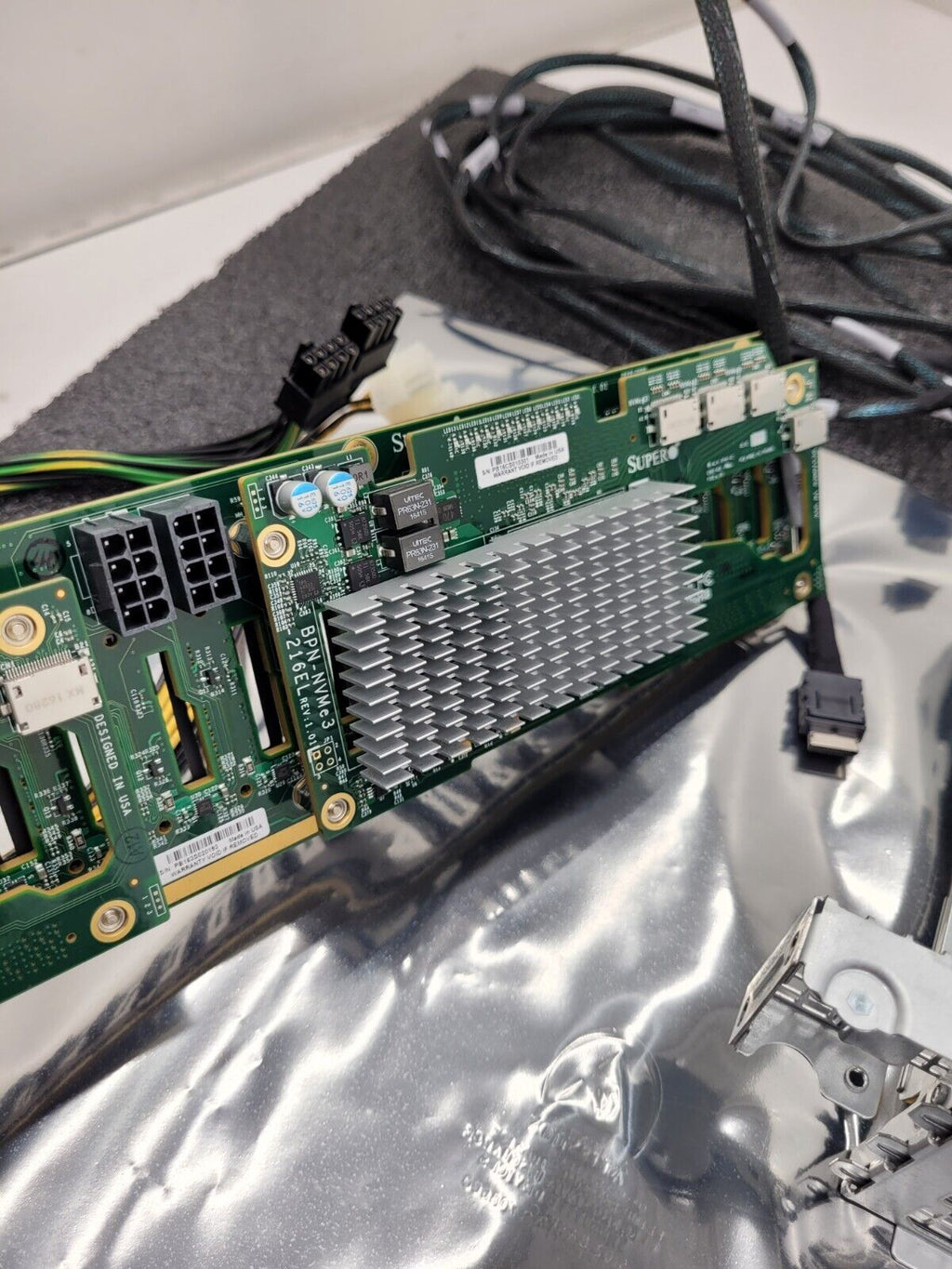Supermicro BPN-NVME3-216EB 2x BPN-NVME3-216EL 24x NVMe 2U Backplane Plus Risers