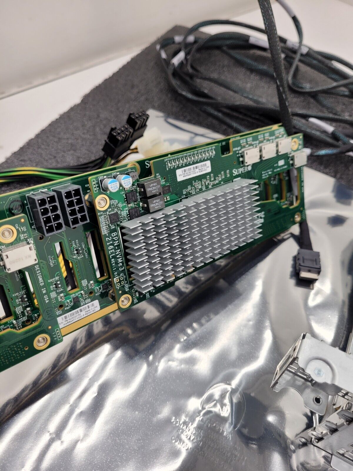 Supermicro BPN-NVME3-216EB 2x BPN-NVME3-216EL 24x NVMe 2U Backplane Plus Risers