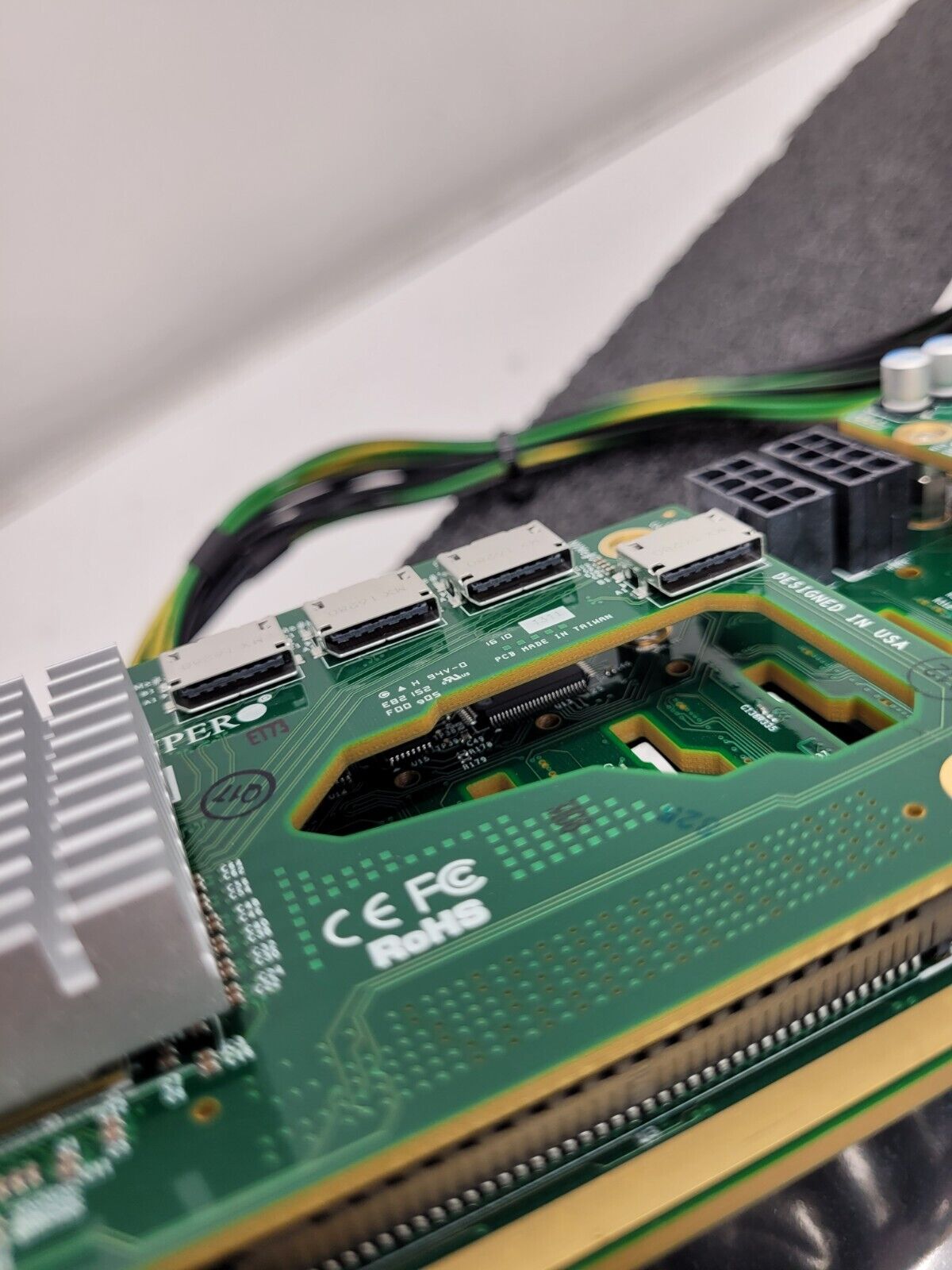 Supermicro BPN-NVME3-216EB 2x BPN-NVME3-216EL 24x NVMe 2U Backplane Plus Risers