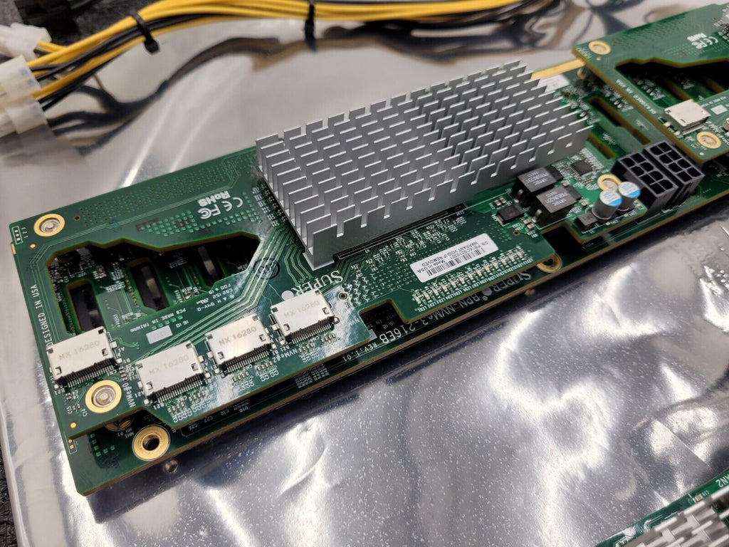 Supermicro BPN-NVME3-216EB 2x BPN-NVME3-216EL 24x NVMe 2U Backplane Plus Risers