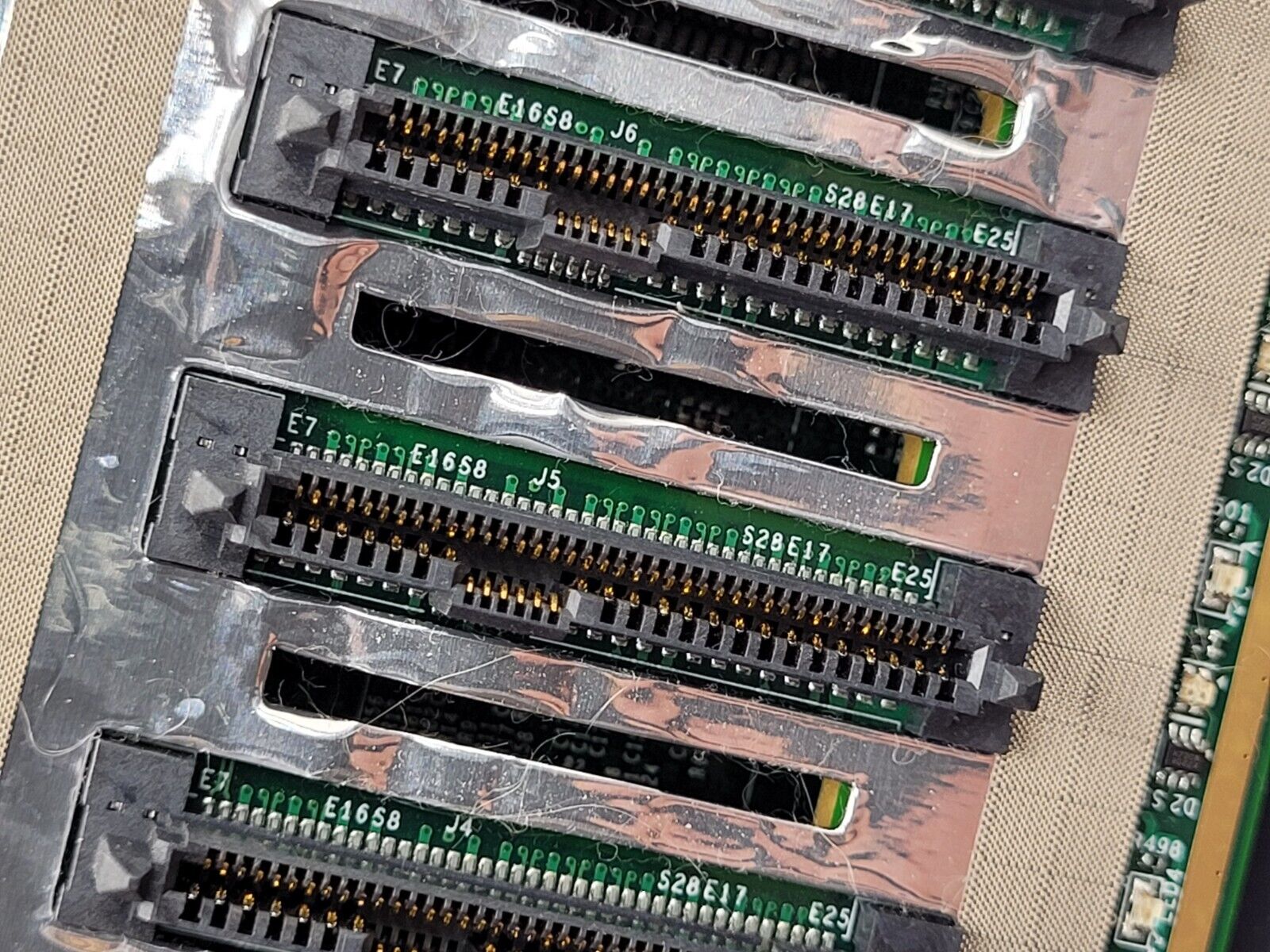 Supermicro BPN-NVME3-216EB 2x BPN-NVME3-216EL 24x NVMe 2U Backplane Plus Risers