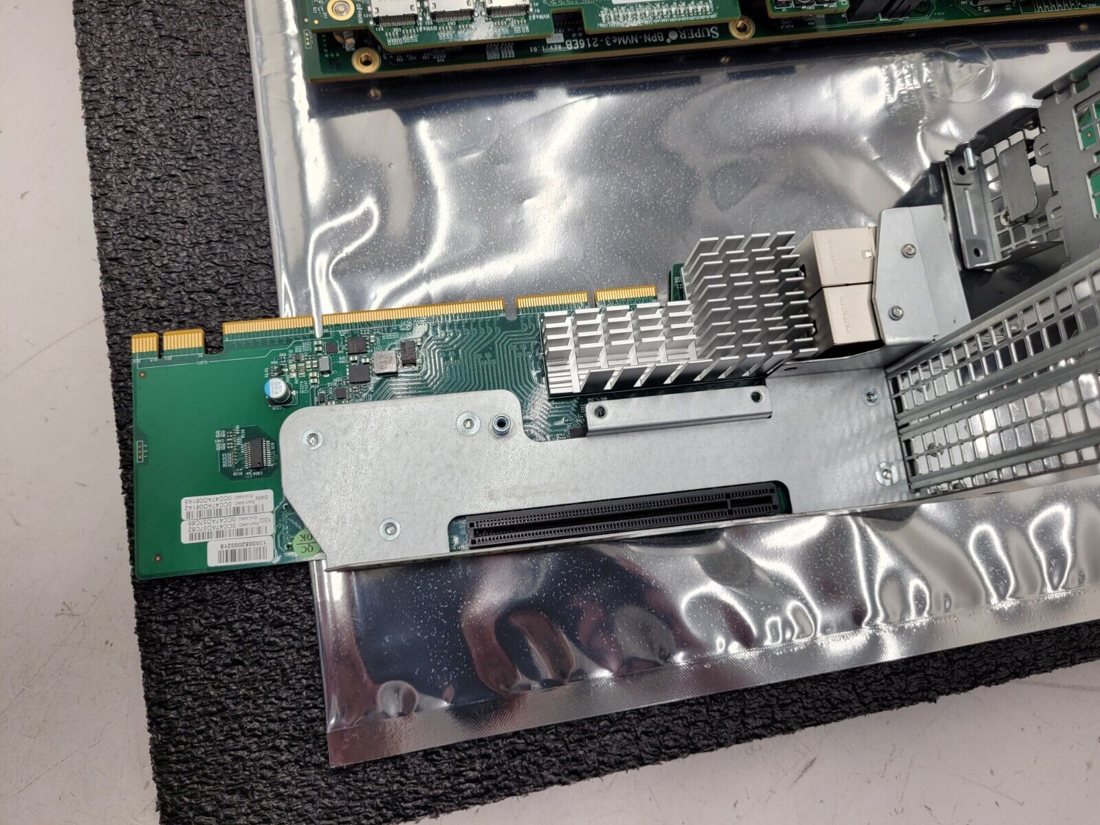 Supermicro BPN-NVME3-216EB 2x BPN-NVME3-216EL 24x NVMe 2U Backplane Plus Risers