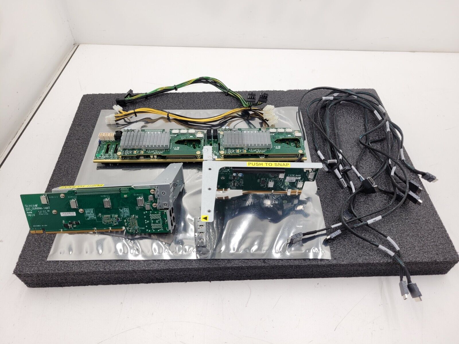 Supermicro BPN-NVME3-216EB 2x BPN-NVME3-216EL 24x NVMe 2U Backplane Plus Risers