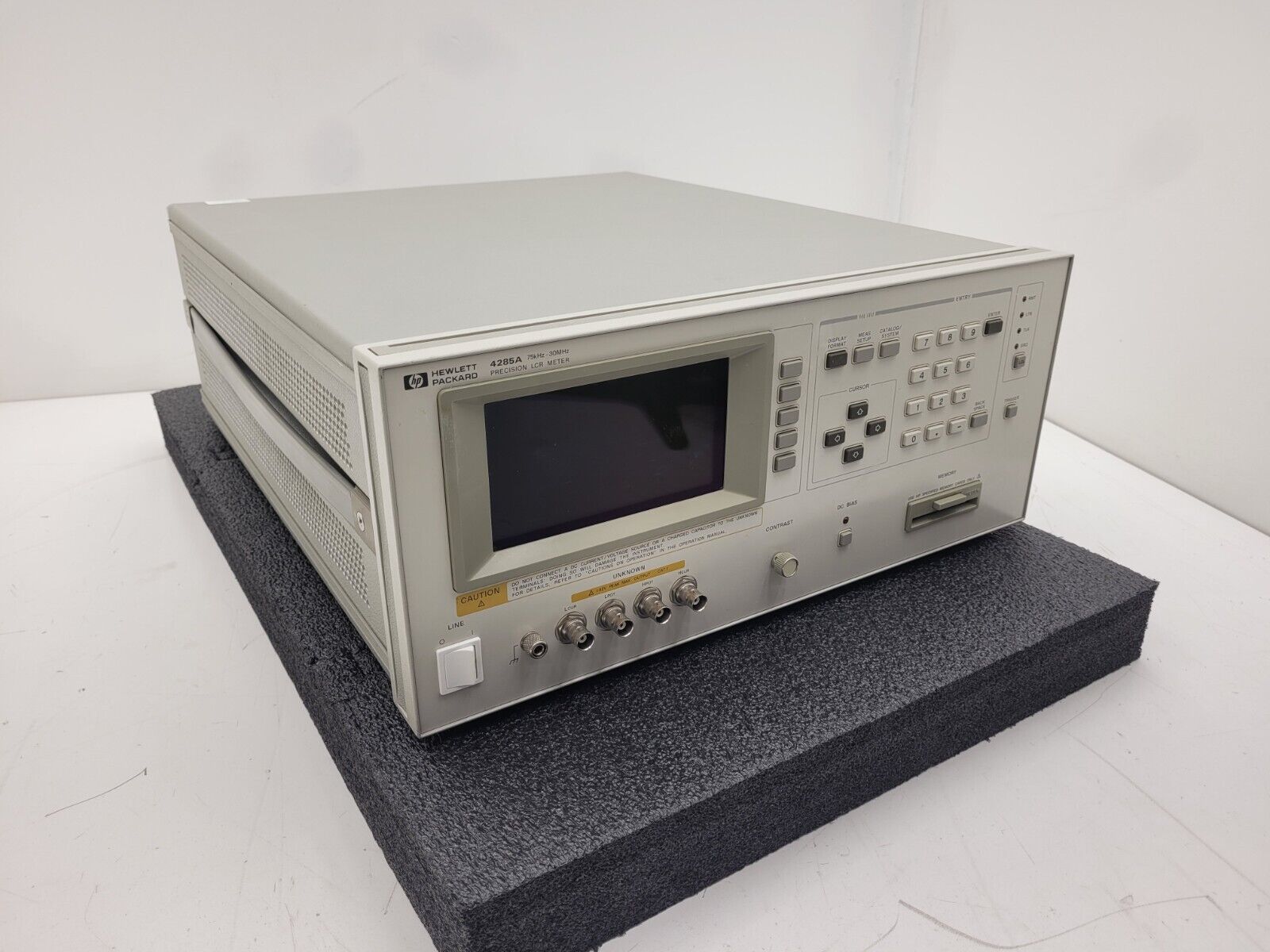 HP Hewlett Packard 4285A 75kHz - 30MHz Precision LCR Meter +  16047A Adapter