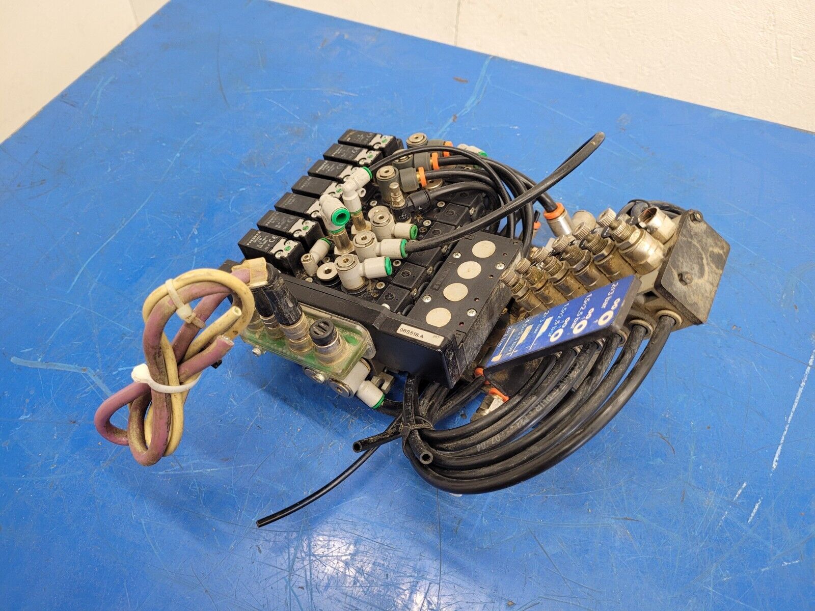 Pneumax Pneumatic Solenoid Manifold 2400.04.01 24VDC 145 PSI N338.ROE-8 Valves B