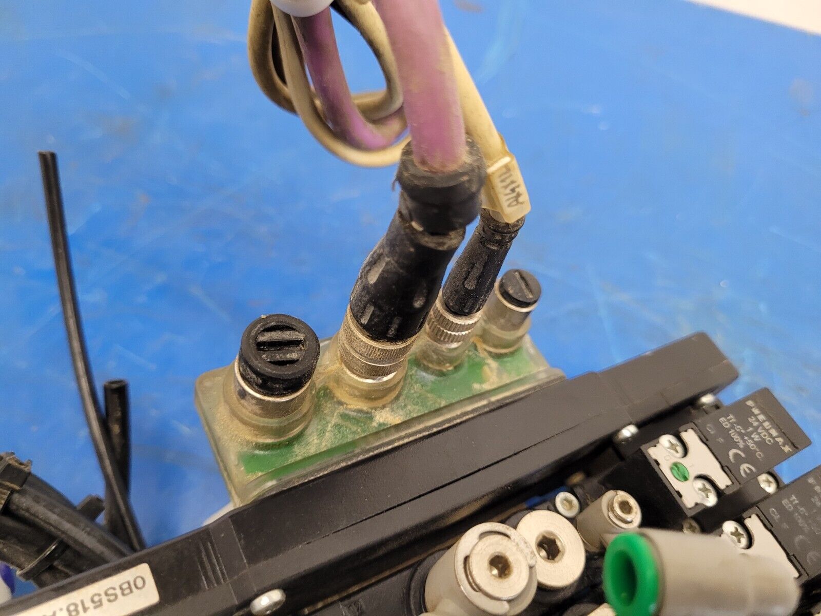 Pneumax Pneumatic Solenoid Manifold 2400.04.01 24VDC 145 PSI N338.ROE-8 Valves B