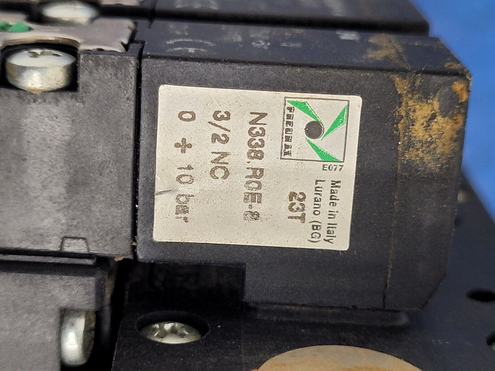 Pneumax Pneumatic Solenoid Manifold 2400.04.01 24VDC 145 PSI N338.ROE-8 Valves B