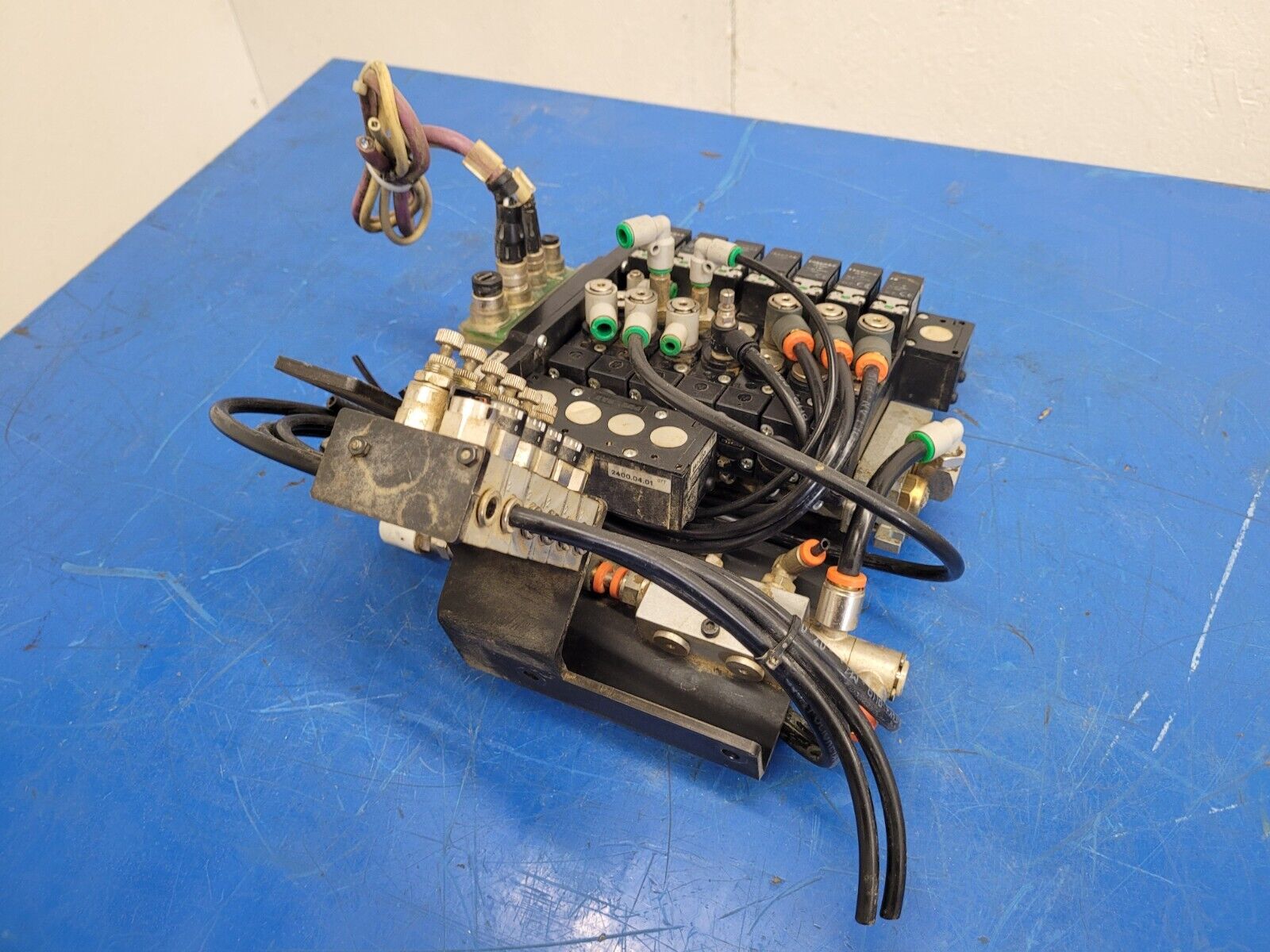 Pneumax Pneumatic Solenoid Manifold 2400.04.01 24VDC 145 PSI N338.ROE-8 Valves B