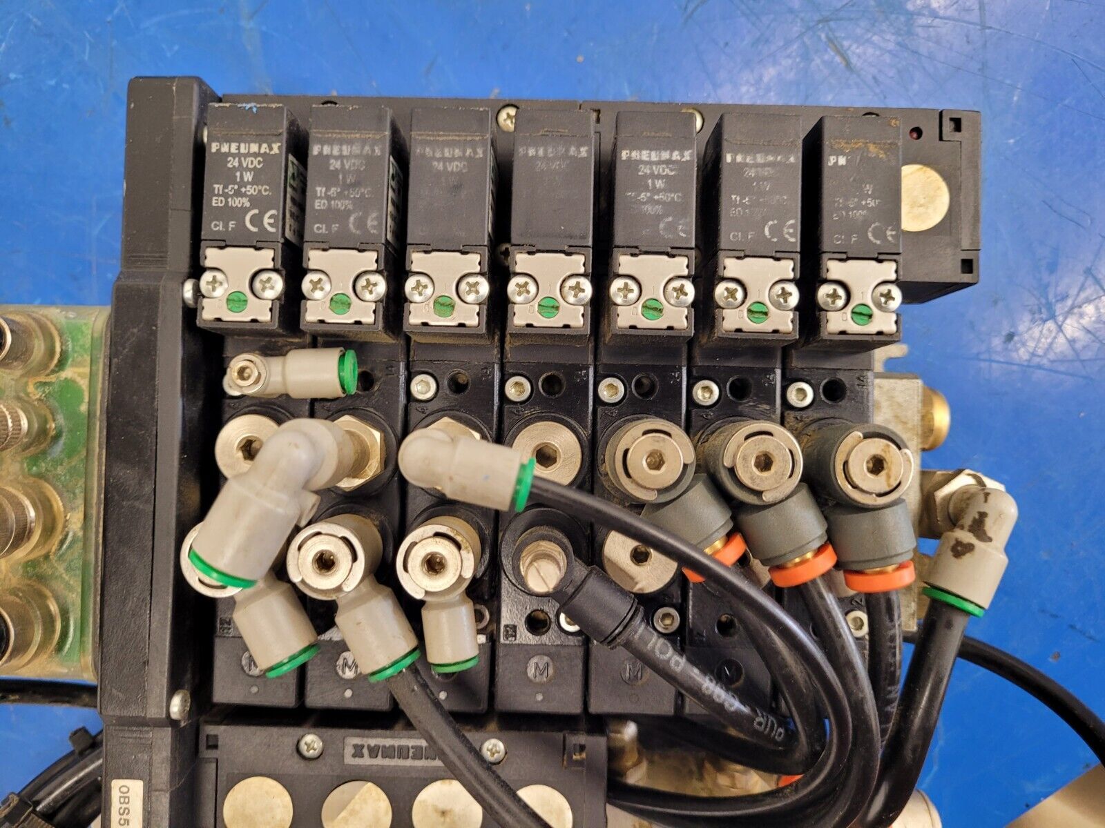 Pneumax Pneumatic Solenoid Manifold 2400.04.01 24VDC 145 PSI N338.ROE-8 Valves B