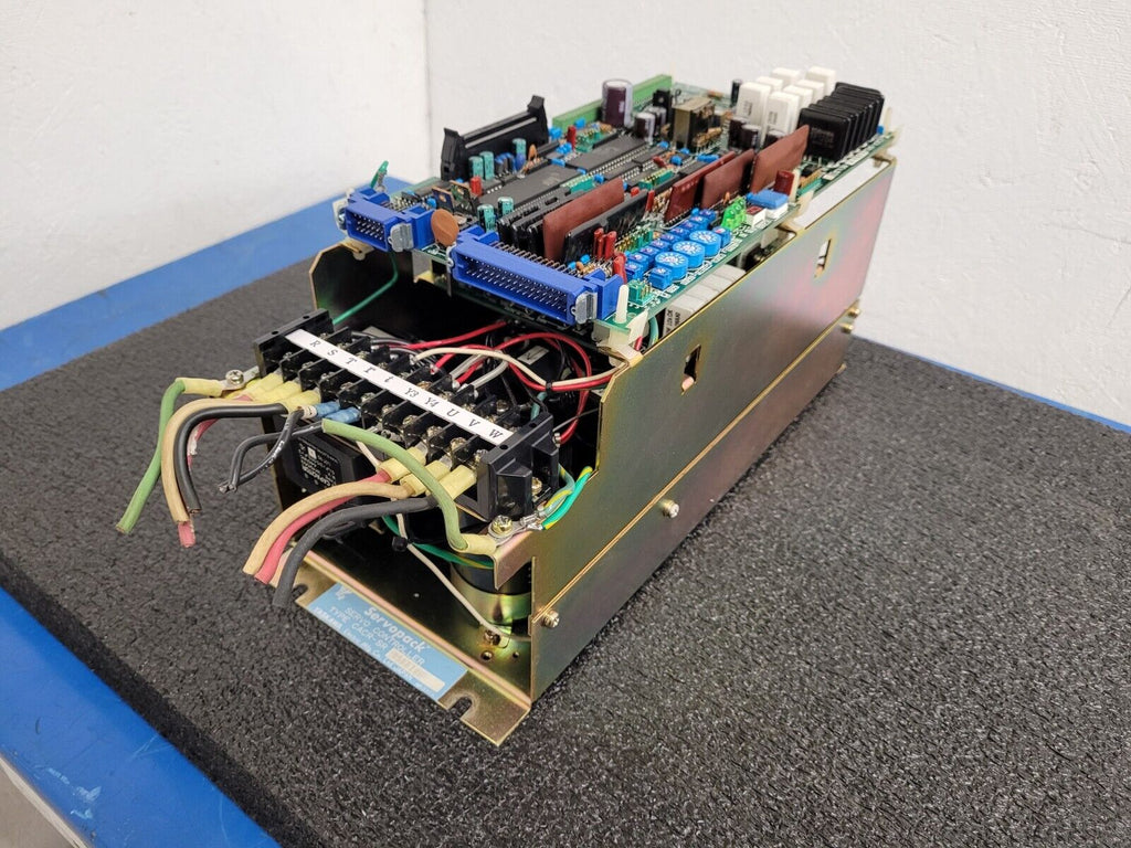 YASKAWA CACR-SR 05BB1BF Servo Motor Controller CACRSR05BB1BF Overnight Avail
