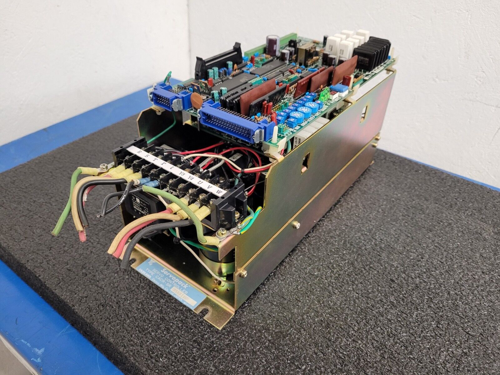 YASKAWA CACR-SR 05BB1BF Servo Motor Controller CACRSR05BB1BF Overnight Avail