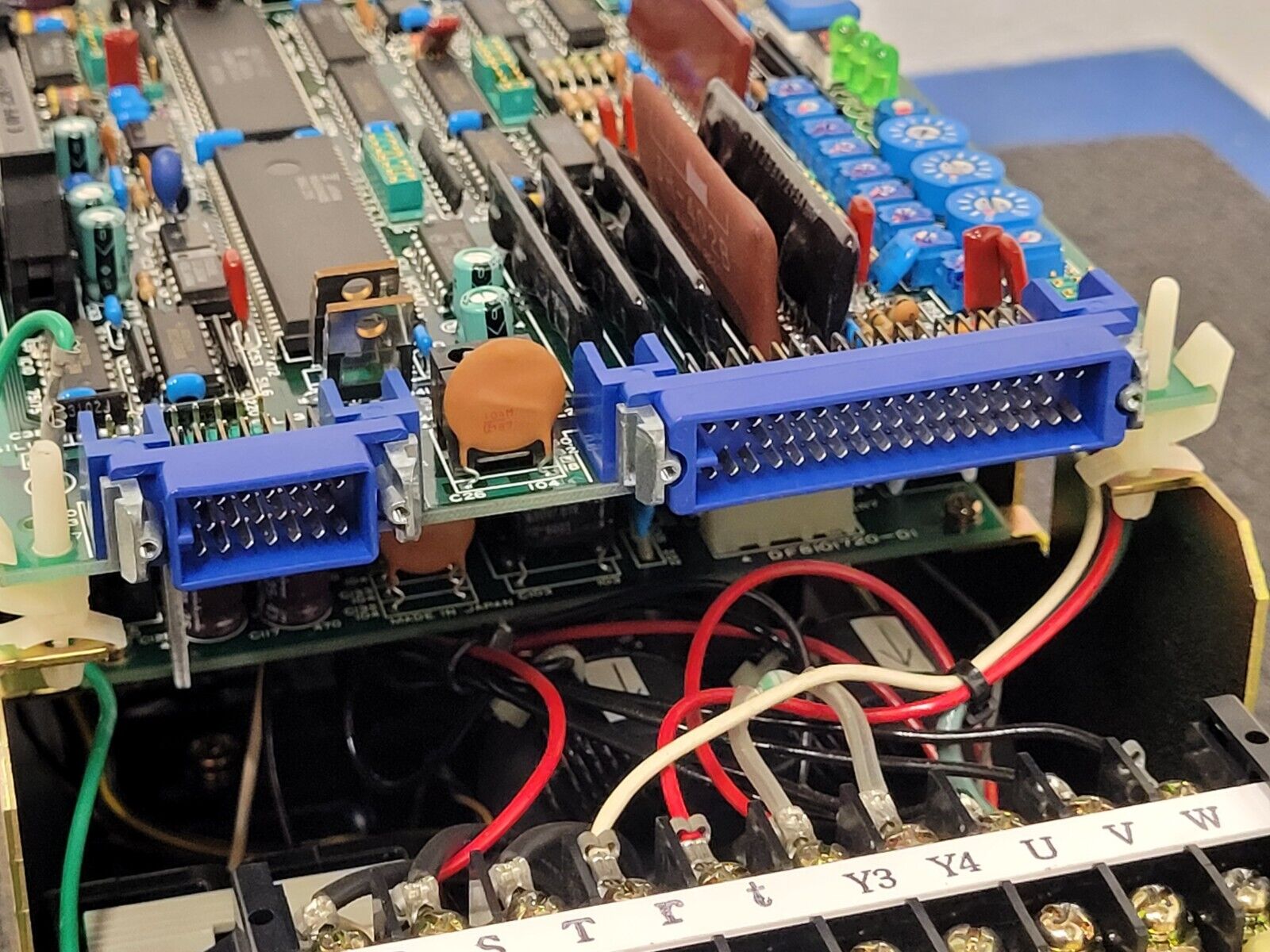 YASKAWA CACR-SR 05BB1BF Servo Motor Controller CACRSR05BB1BF Overnight Avail