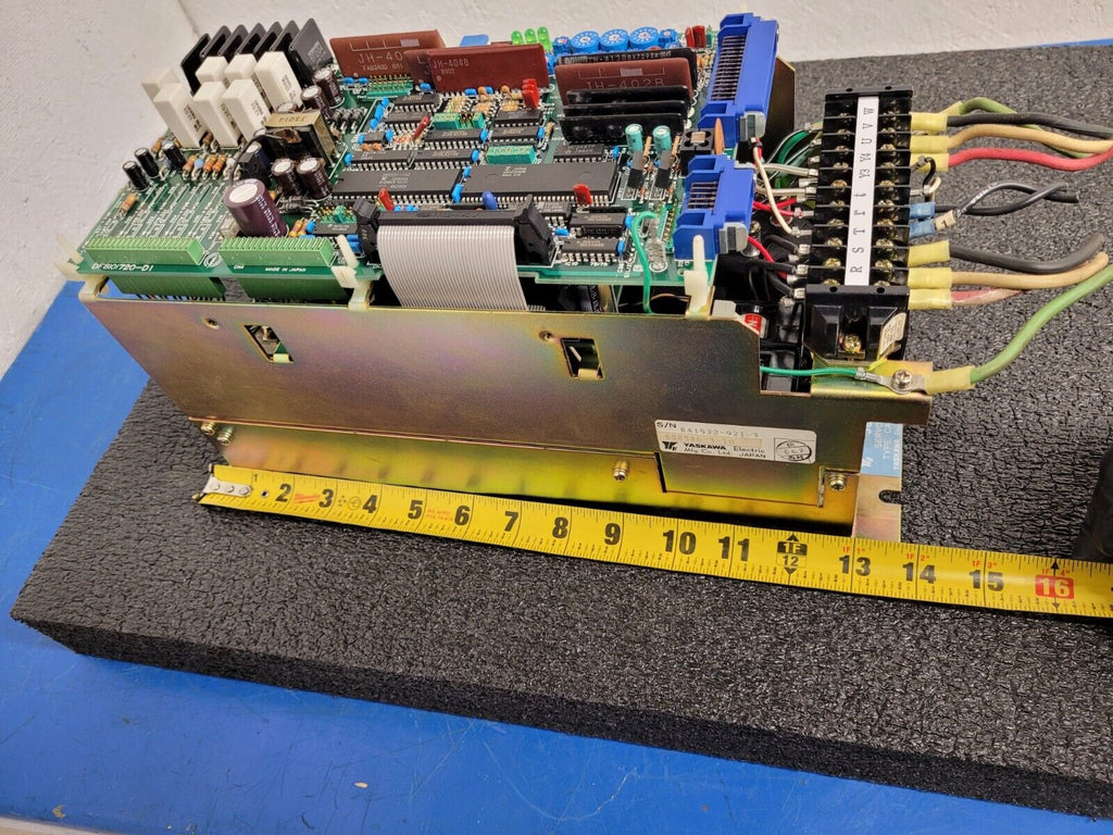 YASKAWA CACR-SR 05BB1BF Servo Motor Controller CACRSR05BB1BF Overnight Avail