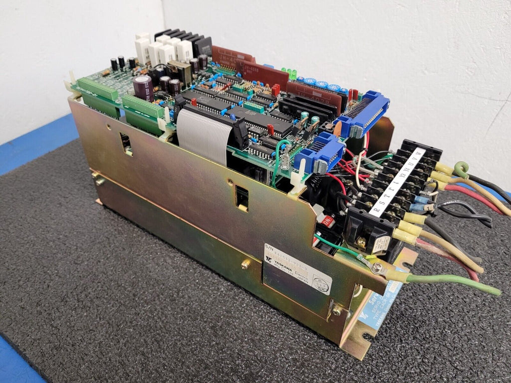 YASKAWA CACR-SR 05BB1BF Servo Motor Controller CACRSR05BB1BF Overnight Avail