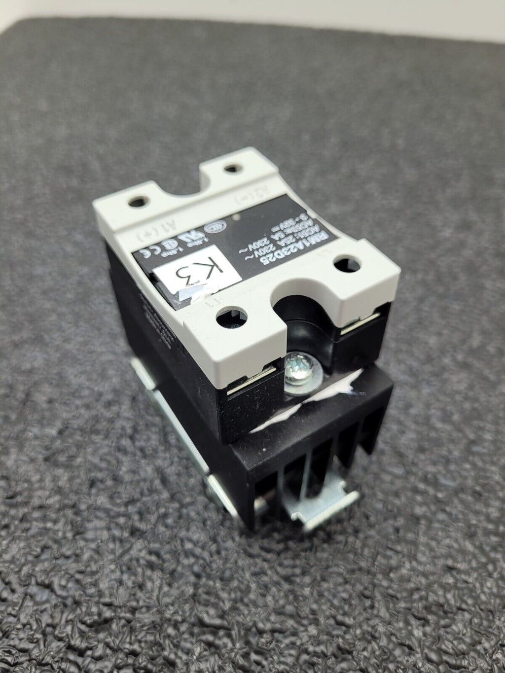 Carlo Gavazzi RM1A23D25 Solid State Relay 230VAC 3-32VDC Cntl +Heat Sink 1.5HP