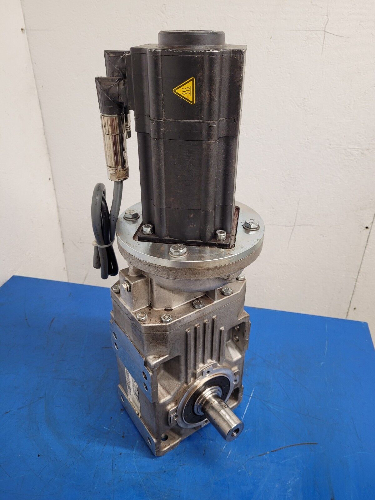 Lenze MCS-12H35-RS0B0-B19N-ST5S00N-R0SU Servo Motor Bonfiglioli A302 Gearhead