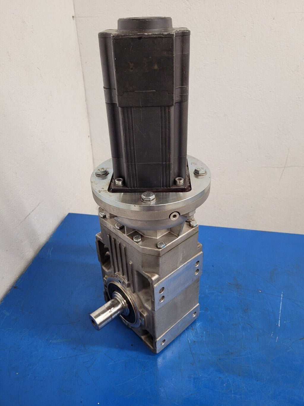 Lenze MCS-12H35-RS0B0-B19N-ST5S00N-R0SU Servo Motor Bonfiglioli A302 Gearhead