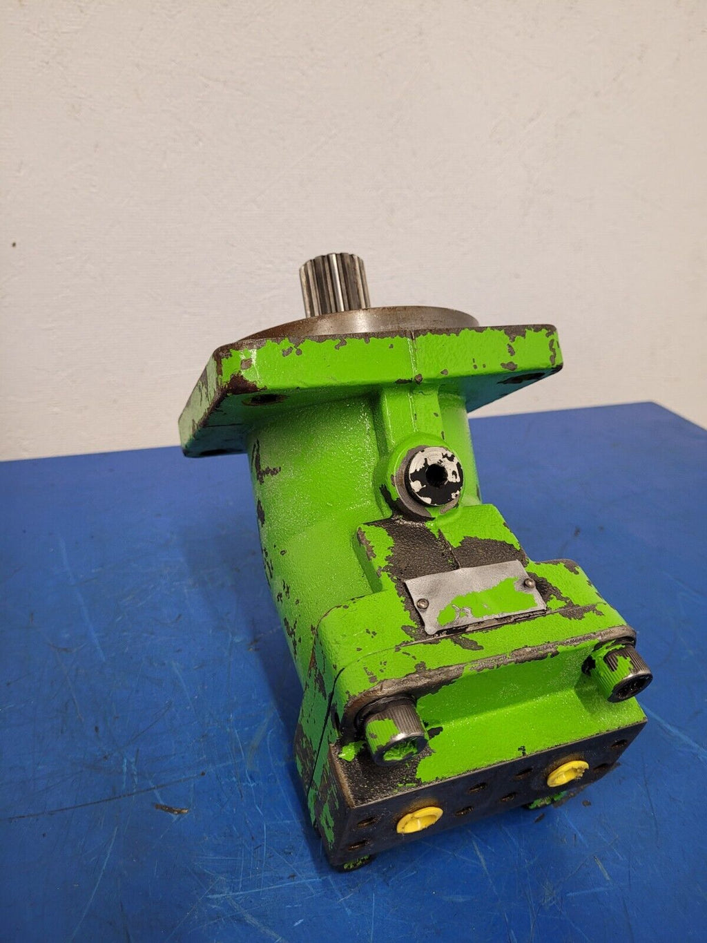Hydro Leduc MA32 Bent Axis Hydraulic Motor SAE C 14T Splined J498b Rear Ports C