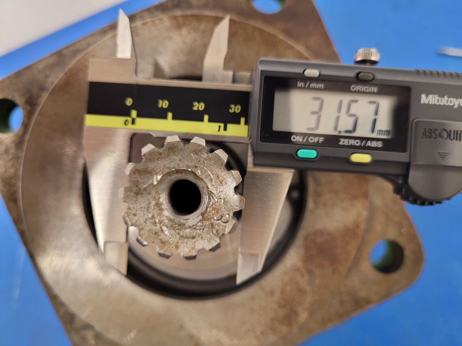 Hydro Leduc MA32 Bent Axis Hydraulic Motor SAE C 14T Splined J498b Rear Ports C