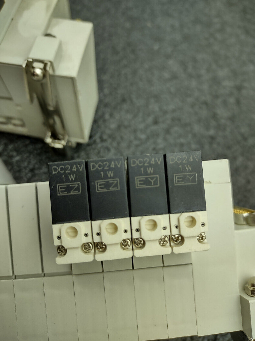 3x SMC Pneumatic Valve Block Solenoid Manifold 24VDC 26 Valves Total Lot E