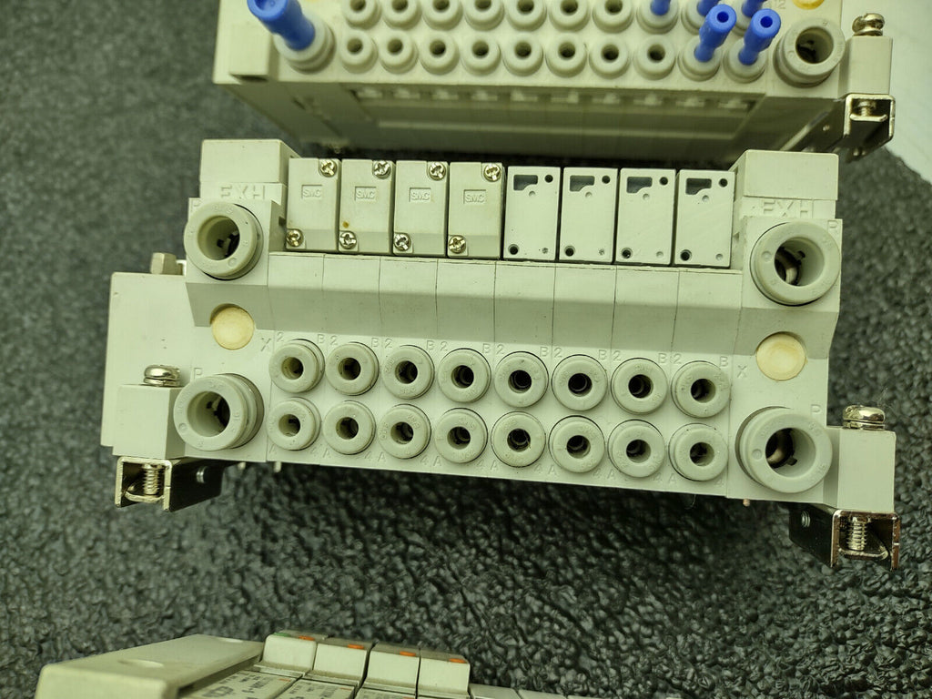 3x SMC Pneumatic Valve Block Solenoid Manifold 24VDC 26 Valves Total Lot E