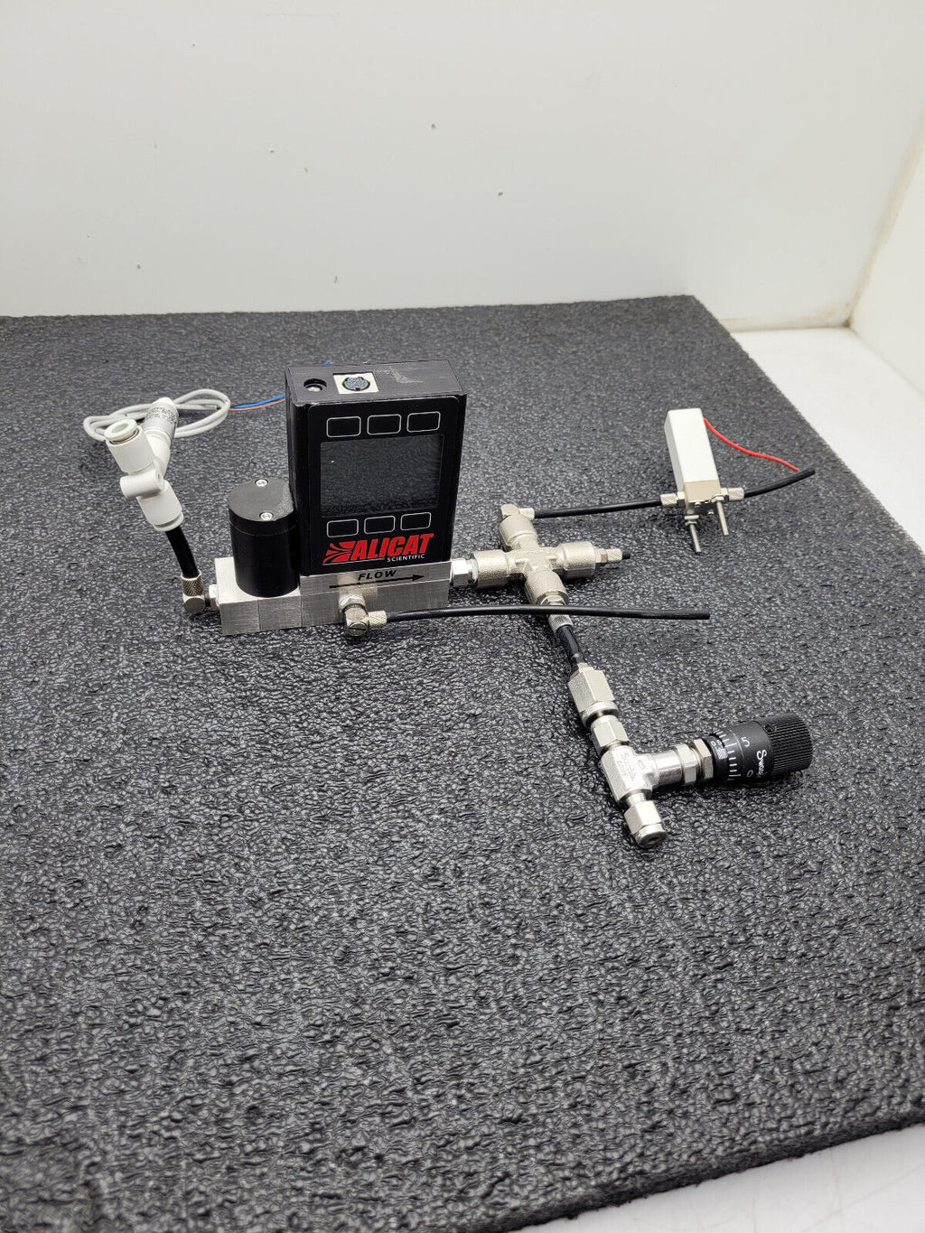 ALICAT Scientific PC3-2INH2OG-D-PCV10/5P RIN 5IN Mass Flow Meter Power On Test