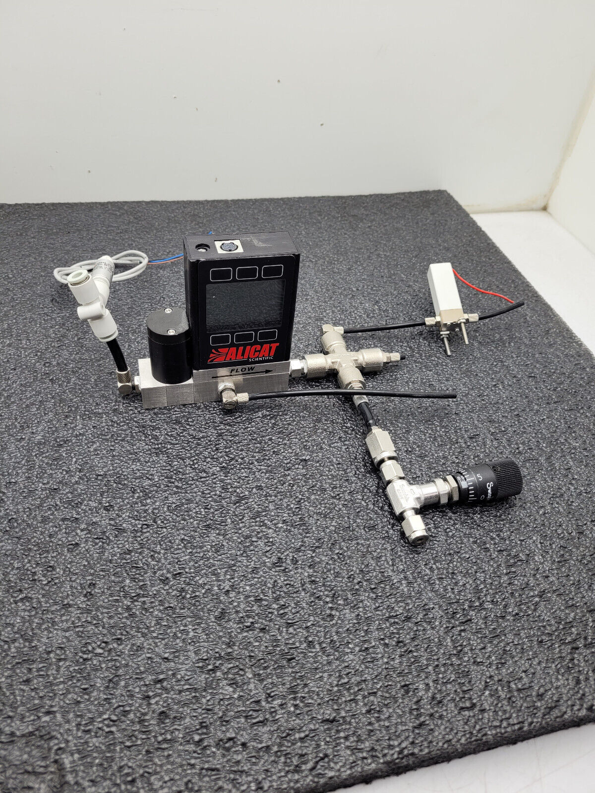 ALICAT Scientific PC3-2INH2OG-D-PCV10/5P RIN 5IN Mass Flow Meter Power On Test