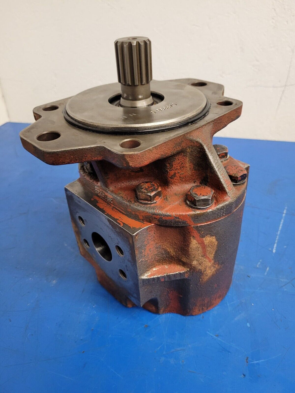 Geartek Hydraulic Gear Pump D-Series 30mm 14 Spine D35L-1C 720894E 7708 673338 6