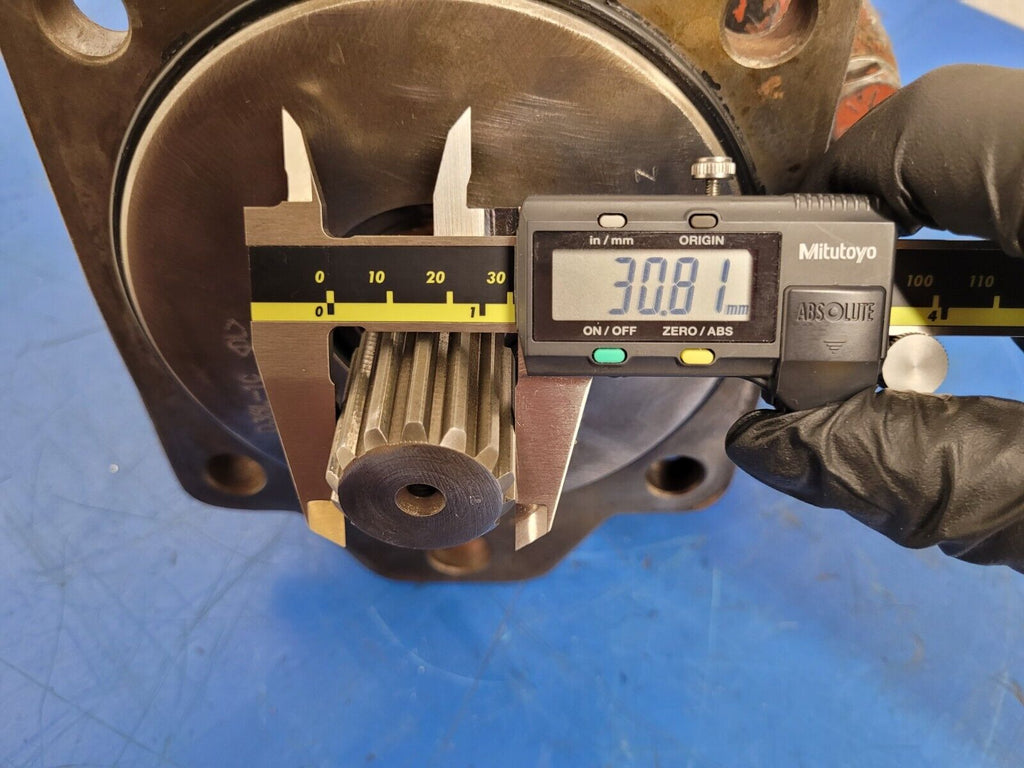 Geartek Hydraulic Gear Pump D-Series 30mm 14 Spine D35L-1C 720894E 7708 673338 6