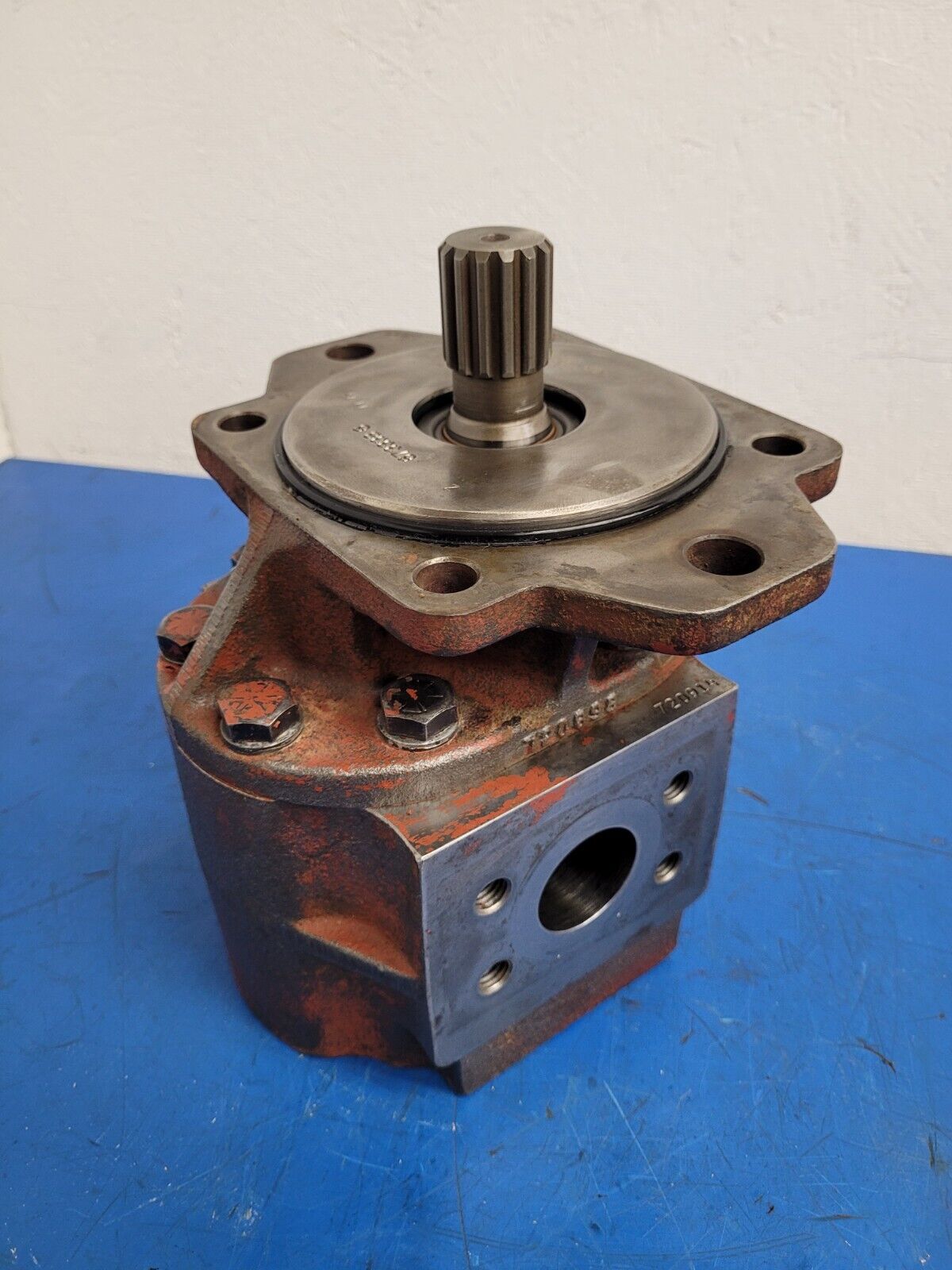 Geartek Hydraulic Gear Pump D-Series 30mm 14 Spine D35L-1C 720894E 7708 673338 6