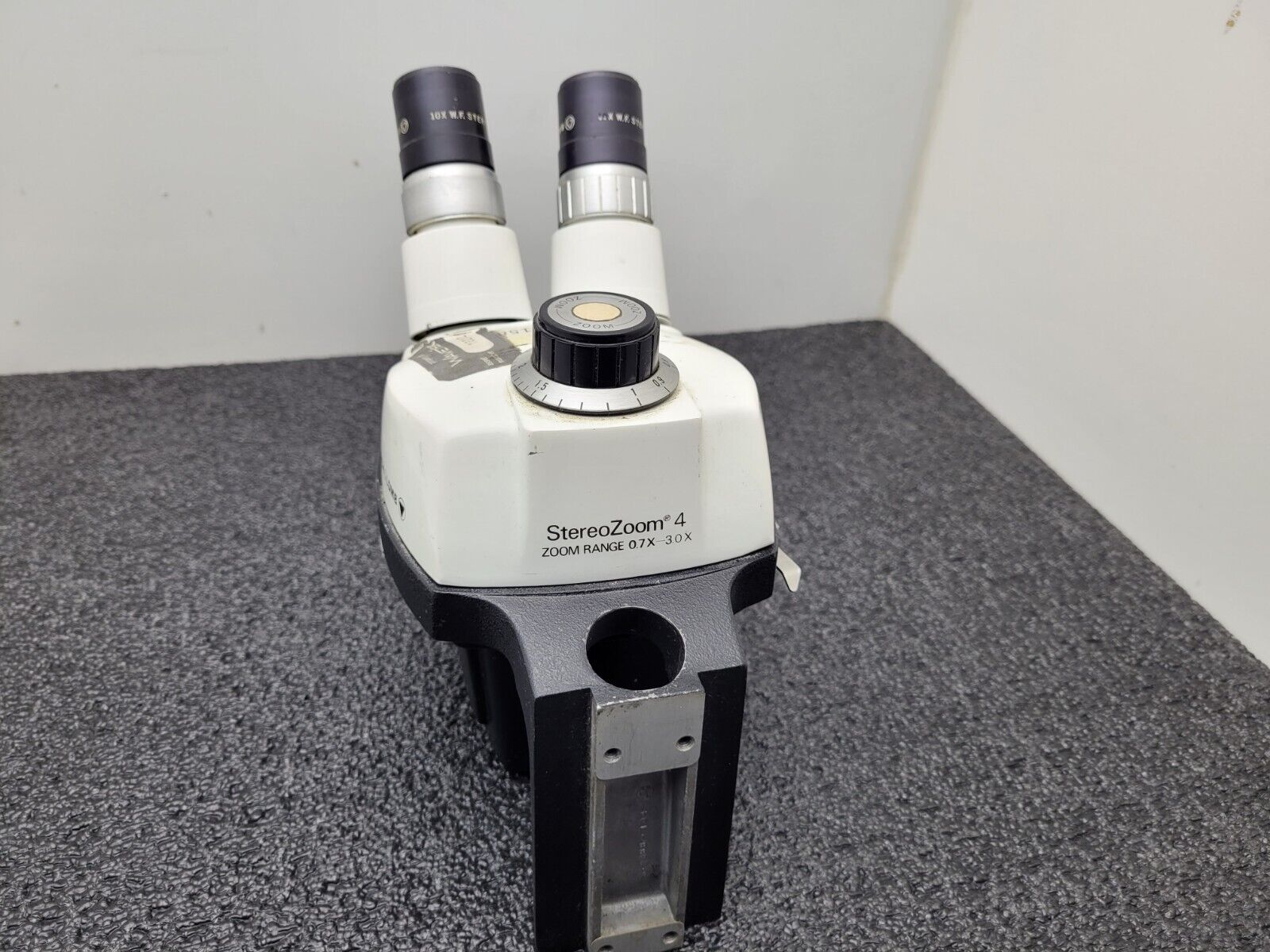 Bausch + Lomb Stereo Zoom 4  0.7 x- 3.0 x Microscope w/ 10X 31-15-71 Lens