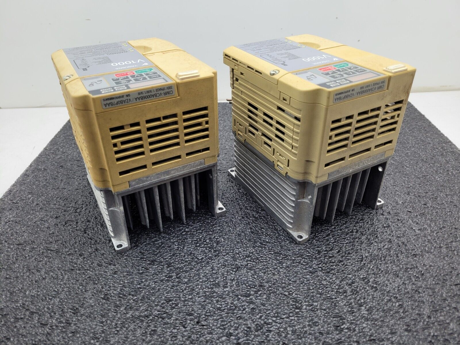 Lot of 2 Yaskawa V1000 200V 1.1 KW 1.4HP CIMR-VCBA0006BAA VFD Motor Drive